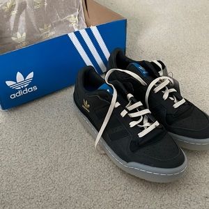 Forum Low Adidas Unworn with tags